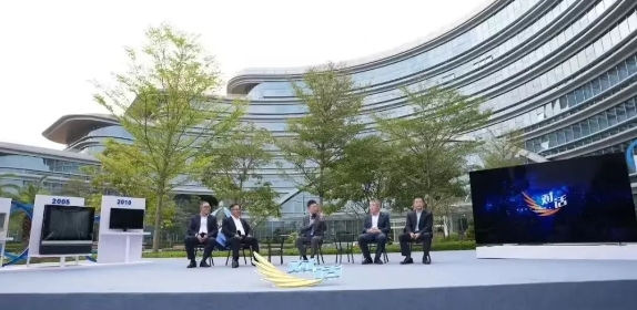TCL 李东生:目前还没有哪样技术能在大屏显示上取代 LCD 图片